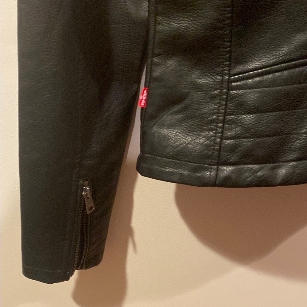 Levi's Black Leather Cropped Jacket with Wide Collar - Picture 7 of 10